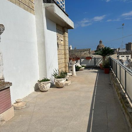דירות לצ'ה Terrazza Santo Oronzo מראה חיצוני תמונה